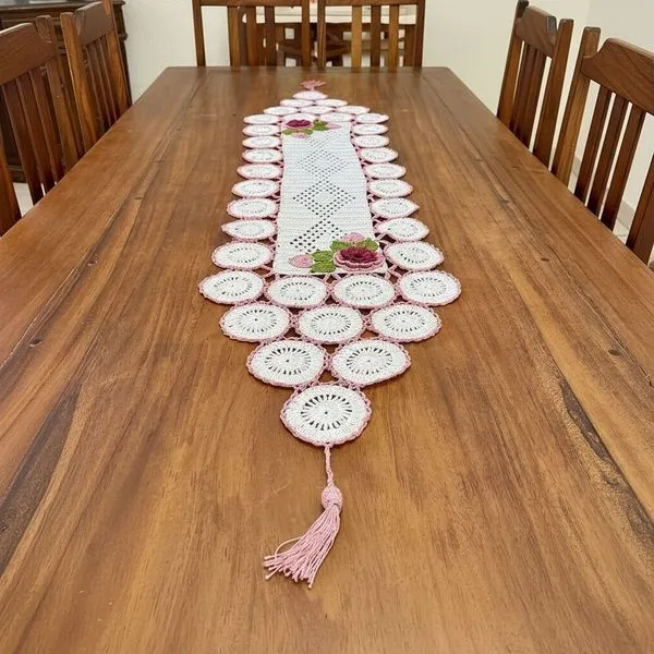 Caminho de Mesa Bordado Crochê Artesanal de Polipropileno 1,50MX38CM Rosê Caminho de Mesa Crochê Artesanal Polipropileno 1,50MX38CM Rosê