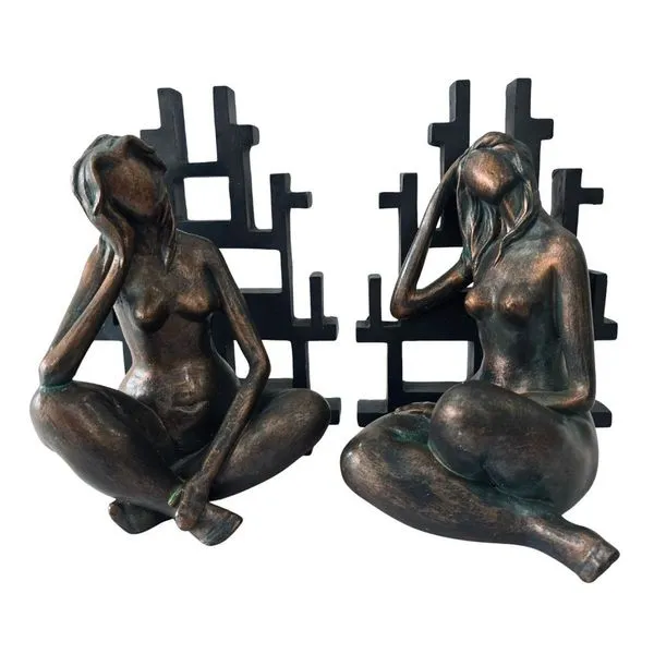 Jogo Aparador de Livros Escultura Feminina em Resina Decorativa Bronze com Verde Petróleo Mabruk Aparador de Livros Escultura Feminina em Resina Bronze com Verde Petróleo Mabruk