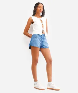 short reto feminino jeans com bolso deslocado azul 46