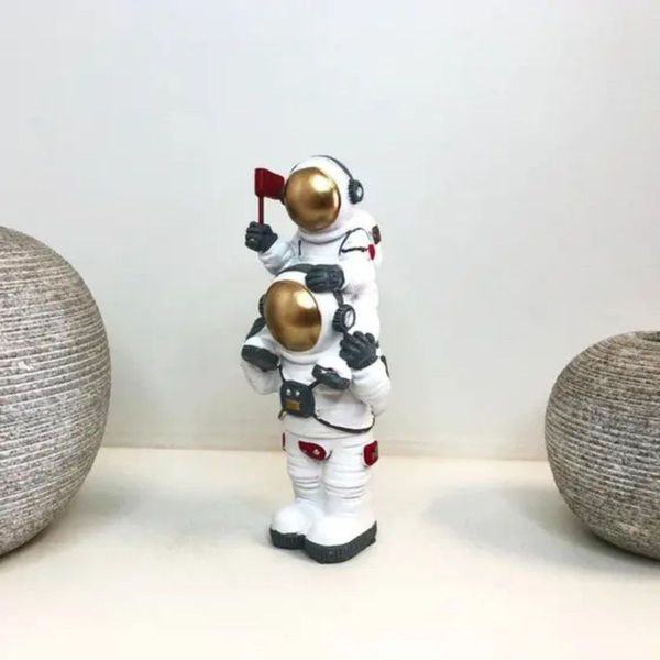 Estatueta Astronauta Filho no Ombro 12 cm Mabruk 257-665
