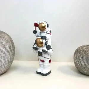 Estatueta Astronauta Filho no Ombro 12 cm Mabruk 257-665
