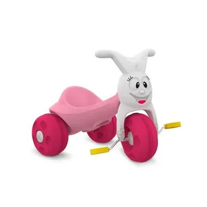 Triciclo Europa com Estrutura em Dupla Camada para Maior Durabilidade e Assento Anatômico Rosa Brinquedos Bandeirante Triciclo Europa com Assento Anatômico e Estrutura Resistente Rosa Brinquedos Bandeirante