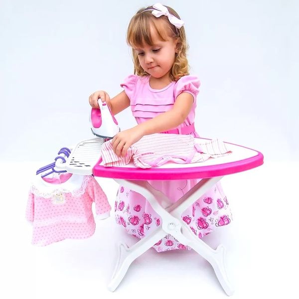 Tabuinha de Passar Roupas Infantil com Ferro e Cabides