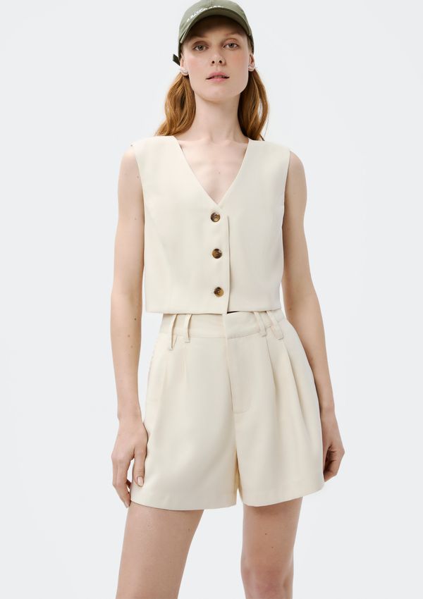 Shorts Feminino Em Alfaiataria Peach Touch - Creme 044