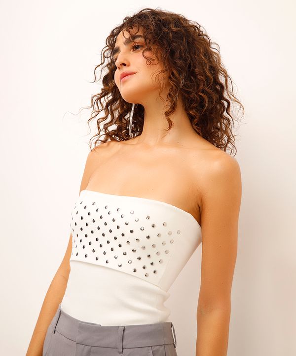 top sem manga com tachas off white P