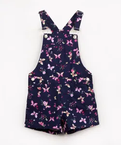 jardineira infantil de sarja floral com bolso azul marinho 12