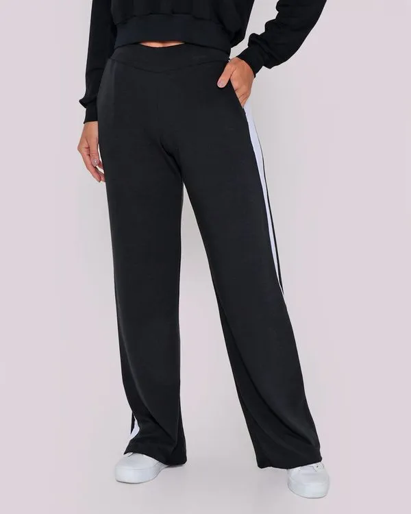 Calça Moletinho Feminina Wide Leg Com Recorte Lateral Preta M