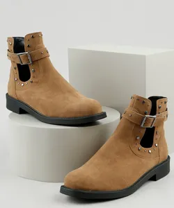 Bota Feminina Oneself Cano Curto Bico Redondo com Vazado e Tachas Caramelo 34