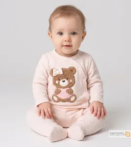 Macacão Plush Ursa Corações Rosa - P