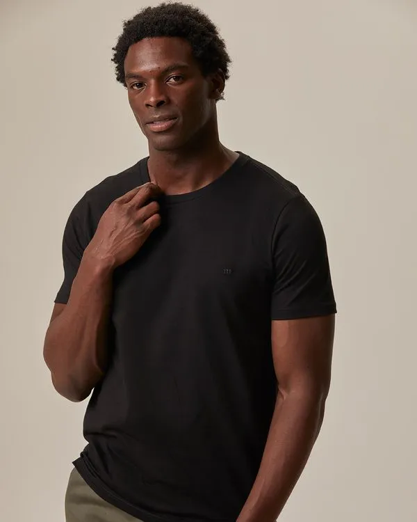 Camiseta Ícone Masculina Slim Bordado Frontal Em Algodão Preto - P