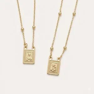 Escapulário Feminino Milliá Banho de Ouro Metal com Medalhas Retangulares de Jesus Cristo e Nossa Senhora Escapulário Feminino Milliá Banho de Ouro Metal com Medalhas Retangulares Religiosas