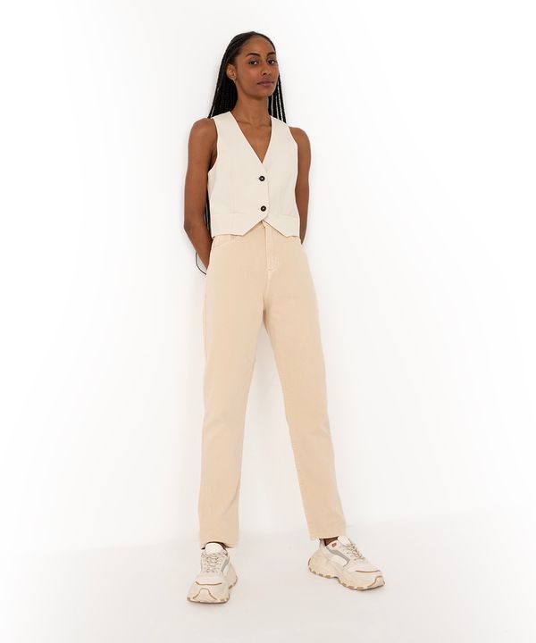 calça de sarja mom cintura super alta com bolsos bege 48