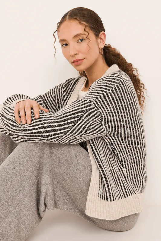 casaco tricot zoe AREIA COM PRETO G