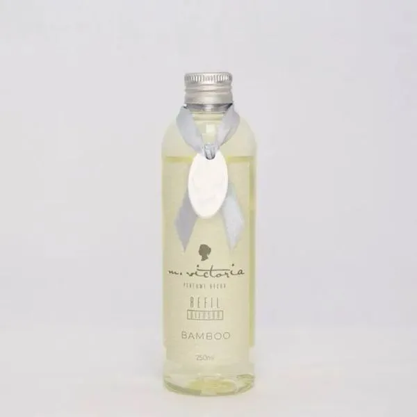 Refil para Difusor de Aroma Rosa e Fresia 250ML com Varetas m Victória Refil Difusor de Aroma Rosa e Fresia 250ML m Victória