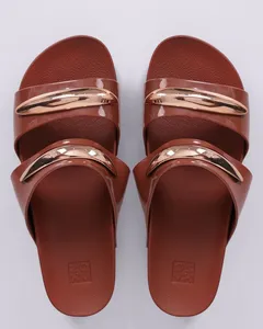 Sandália Feminina Slide Zaxy com Detalhe Dourado Marrom 33/34