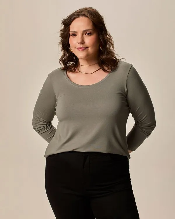 Blusa Básica Feminina Plus Size Decote Redondo Em Viscose Stretch Marrom - G1