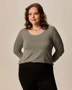 Blusa Básica Feminina Plus Size Decote Redondo Em Viscose Stretch Marrom - G1