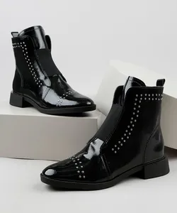 Bota Feminina Oneself Cano Curto Salto Baixo com Tachas Preta 37