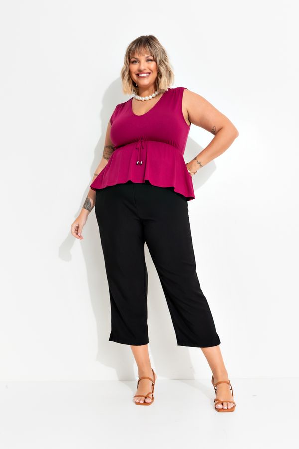Calça Capri em Crepe com Elástico E Bolsos Preta XXG