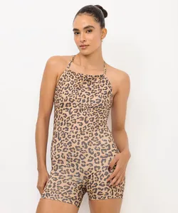 macaquinho feminino esportivo com bolsos animal print marrom G