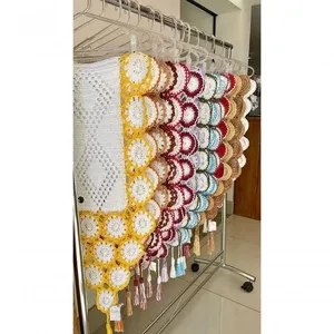 Caminho de Mesa Crochê Polipropileno 1,50M X 38CM Branco com Detalhe Laranja Caminho de Mesa Crochê Polipropileno 1,50M X 38CM Branco Laranja