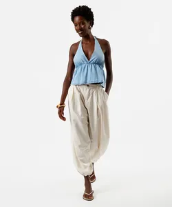calça balonê feminina de sarja com pregas off white 34