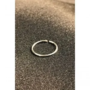 Piercing Floratta Joias Círculo Liso em Prata 925 0 e 9cm Prata Hipoalergênico Níquel Free Uso Diário Piercing Floratta Joias Círculo Liso em Prata 925 0 e 9cm Hipoalergênico Níquel Free para Pele