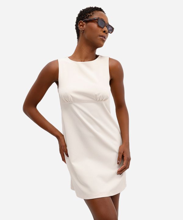 vestido curto feminino evasê com franzido texturizado off white P