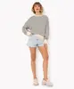 short jeans mom cintura super alta com desfiados azul claro 40