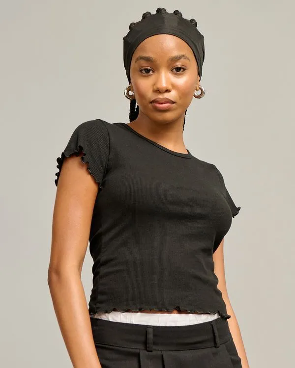 Blusa Feminina Manga Curta Canelada Frufru Preta P