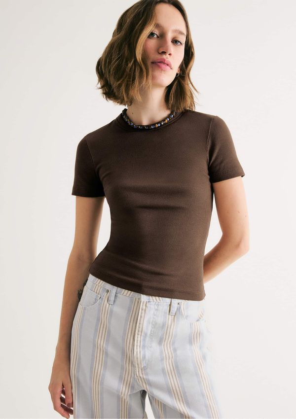 Blusa Feminina Manga Curta Slim Em Ribana - Marrom XP