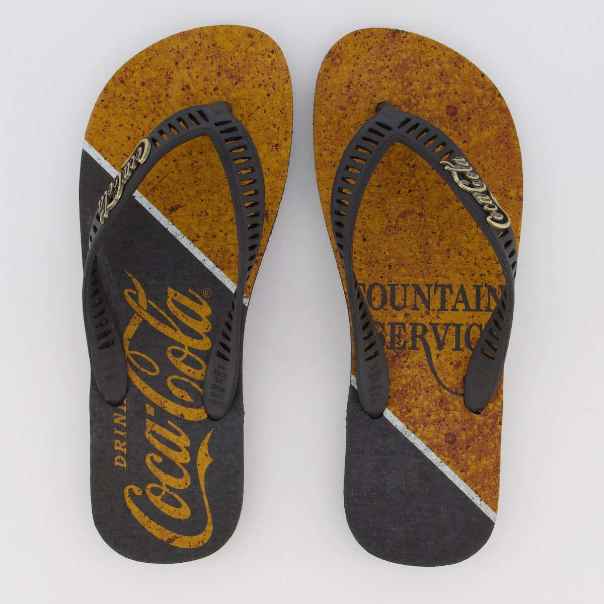 Chinelo Coca Cola Fontain Preto e Dourado