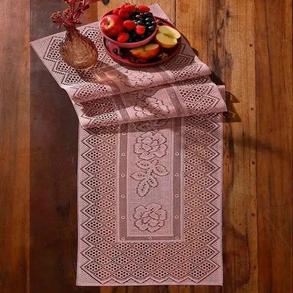Trilho de Mesa Renda Color 100% Poliéster 40CM X 150CM 01 Peça Rose com Tema Floral Interlar Trilho de Mesa Renda Color 100% Poliéster 40CM X 150CM 01 Peça Rose Interlar