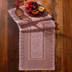 Trilho de Mesa Renda Color 100% Poliéster 40CM X 150CM 01 Peça Rose com Tema Floral Interlar Trilho de Mesa Renda Color 100% Poliéster 40CM X 150CM 01 Peça Rose Interlar