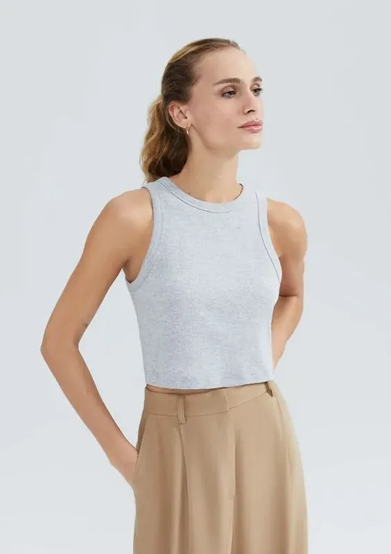 Regata Feminina Cropped Decote Halter Neck Em Ribana Canelada - Cinza XXG