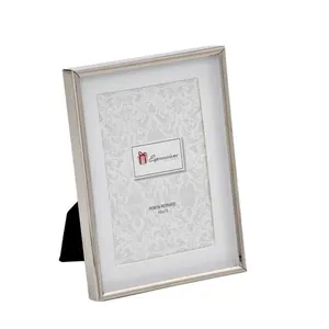 Porta Retrato de Mesa 10x15 Branco Detalhe Prata 589044 - Mabruk Presentes
