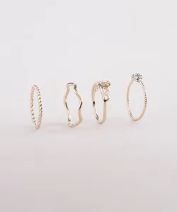 Kit de 4 Anéis Femininos Folheados Dourado G
