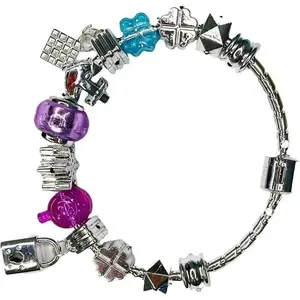 Bracelete Charm Toy Mix Love Biju com Miçangas e Acessórios Metálicos Tamanho Único Bracelete Charm Toy Mix Love Biju com Miçangas Tamanho Único