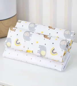 Cueiro Estampado Flanelado com 3 Peças Girafa Creme