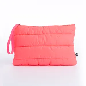 Necessaire Envelope Puffer Rosa Chiclete
