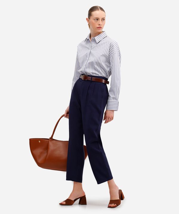 calça feminina de alfaiataria com pregas azul 46