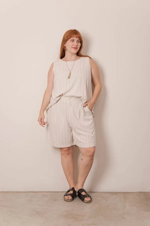 Bermuda Alfaiataria Linho Risca de Giz Plus Size Natural-EXG
