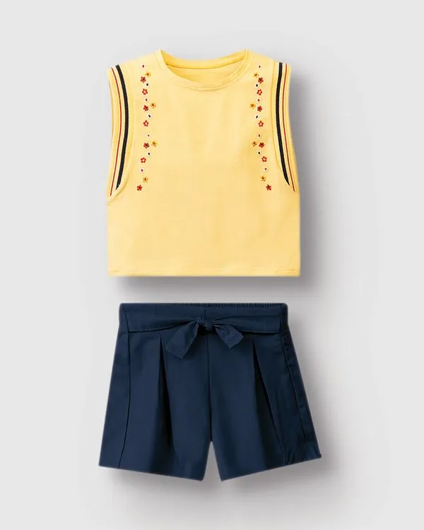 Conjunto Menina Shorts Detalhe Faixa Frontal Em Crepe De Viscose - Carinhoso Amarelo - 16