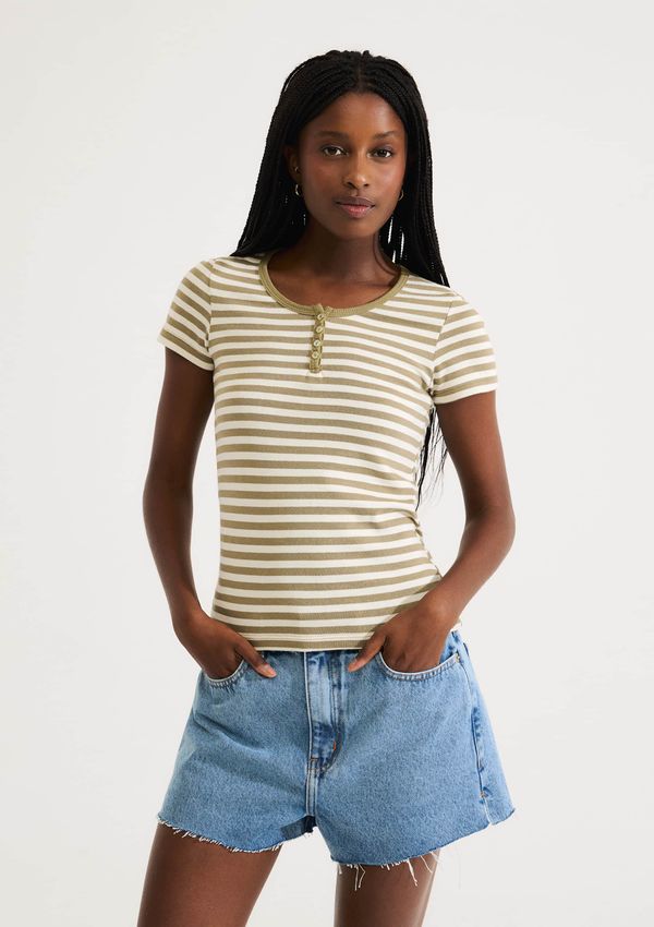 Blusa Feminina Listrada Em Malha Binada Com Botões - Verde M