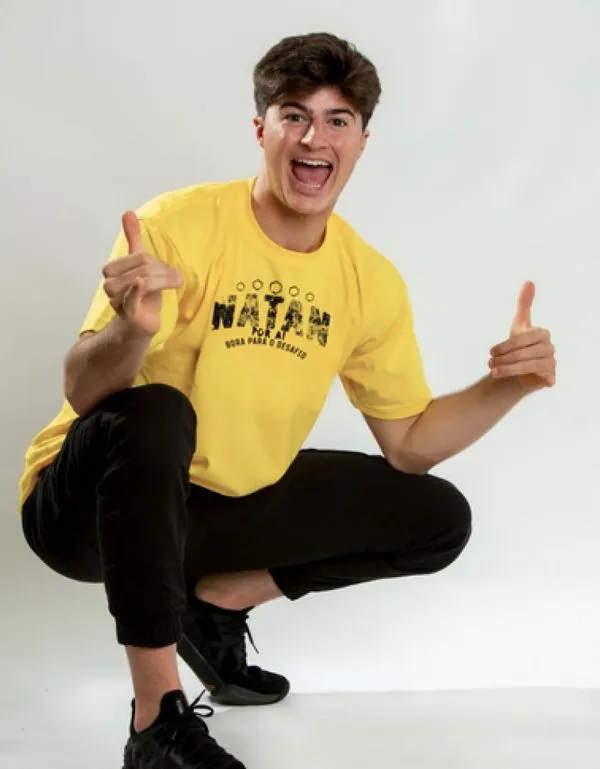 Camiseta Algodão Amarela Manga Curta Natan Por Aí Desafio 6 / Amarelo
