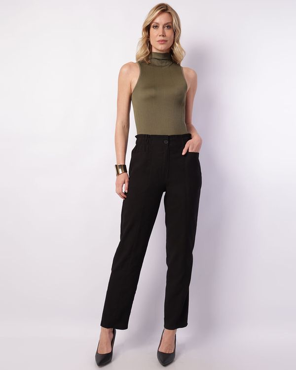 Calça Feminina Reta Berry & Co. com Bolsos Preta G