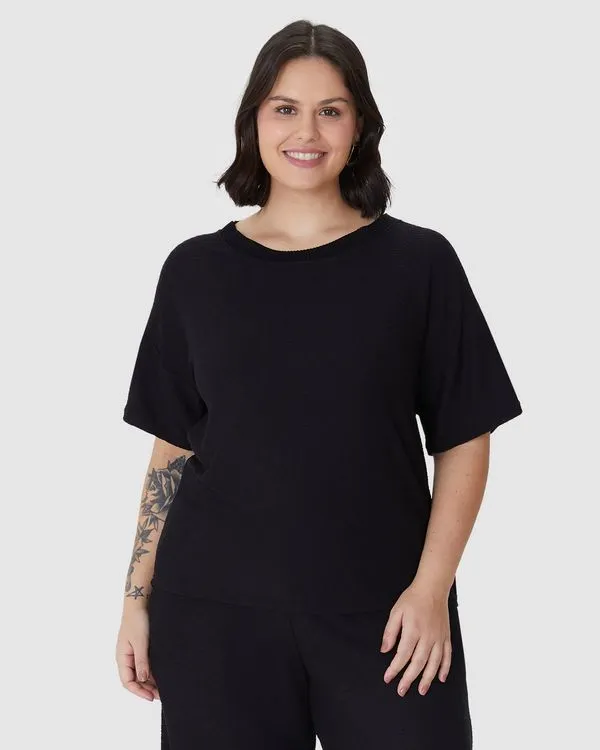 Blusa Feminina Plus Size Mullet Manga Curta Em Malha Viscose Texturizada Preto - G5