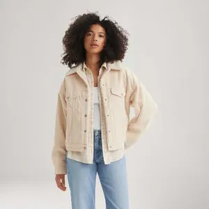 Jaqueta Jeans Levi's® 90's Sherpa Trucker Bege - M USA | M BR