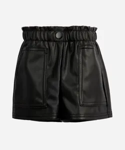 short mom infantil de poliuretano com bolsos preto 3