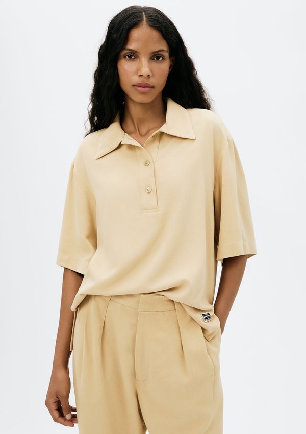 Camisa Polo Feminina Em Viscose Creponada - Bege P